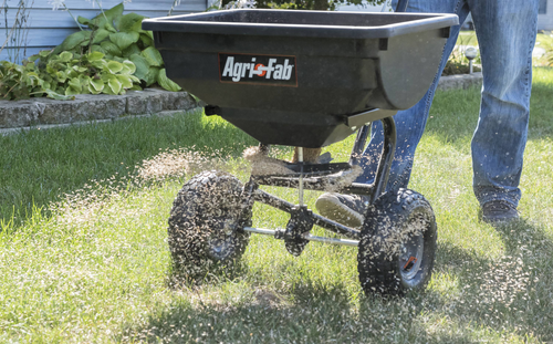 lawn fertilizer spreader summer application